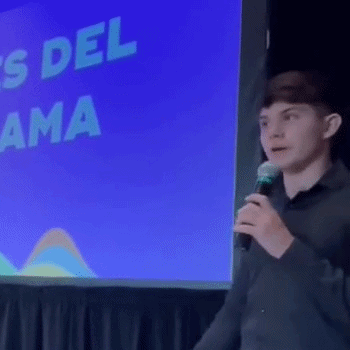 Marco García dando una charla